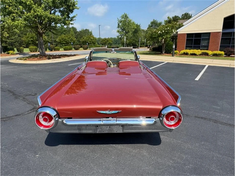 1962 Ford Thunderbird 3rd Gen - Image 11 of 30