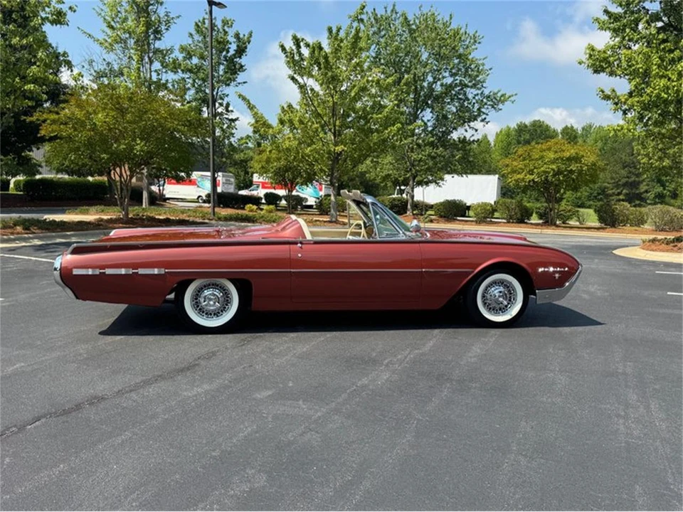 1962 Ford Thunderbird 3rd Gen - Image 9 of 30