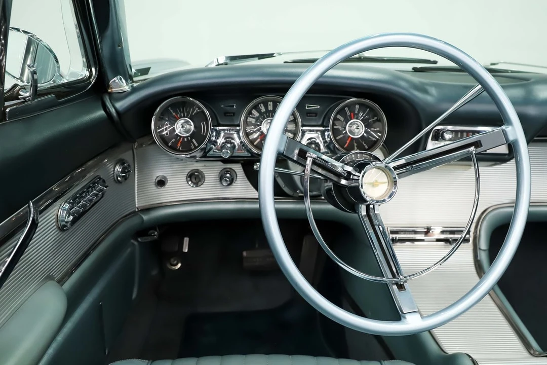 1962 Ford Thunderbird 3rd Gen - Image 19 of 31