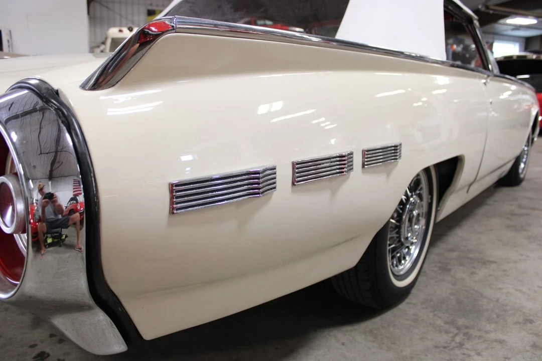 1962 Ford Thunderbird 3rd Gen - Image 12 of 31