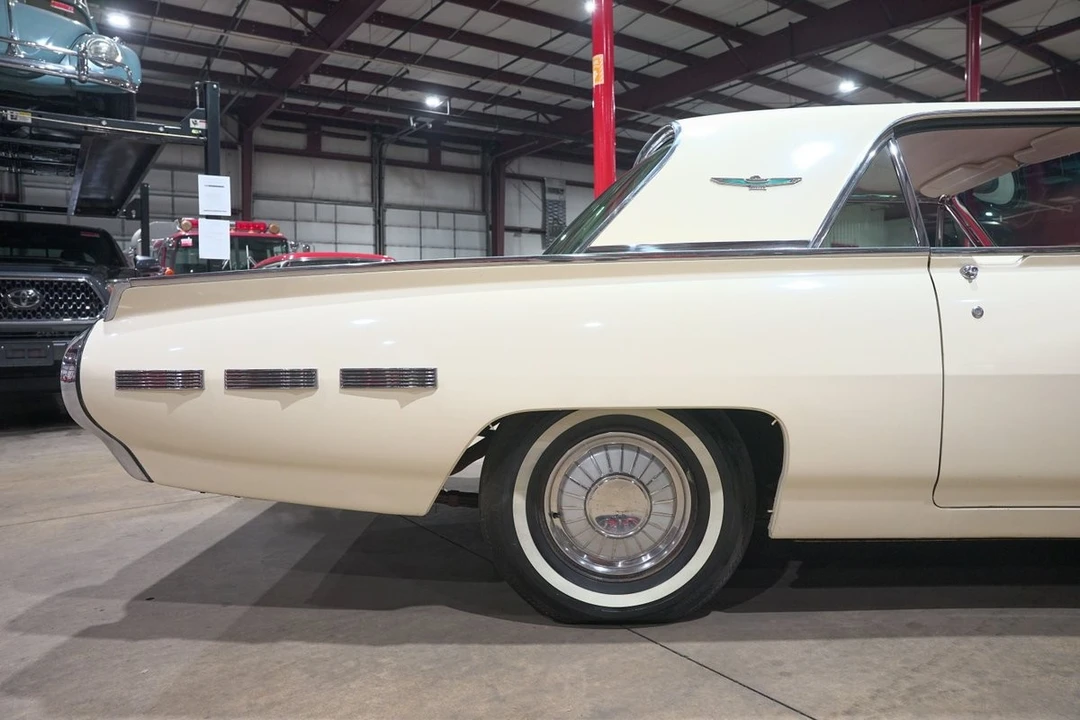 1962 Ford Thunderbird 3rd Gen - Image 9 of 31