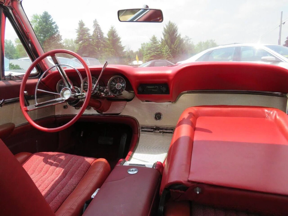 1962 Ford Thunderbird 3rd Gen - Image 19 of 31