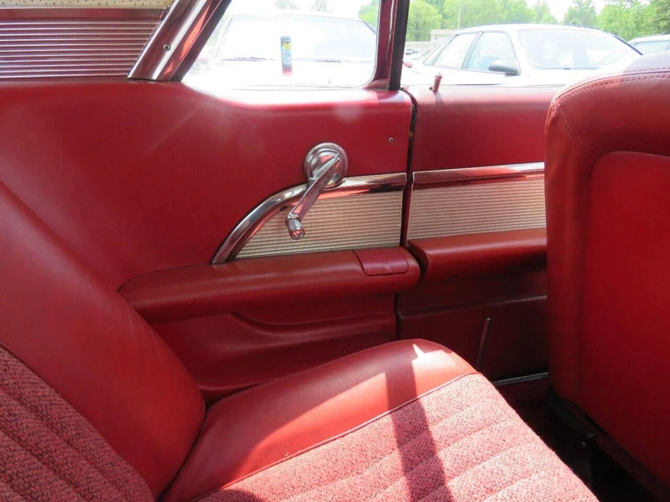 1962 Ford Thunderbird 3rd Gen - Image 18 of 31