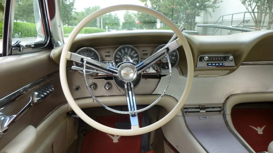 1962 Ford Thunderbird 3rd Gen - Image 4 of 8
