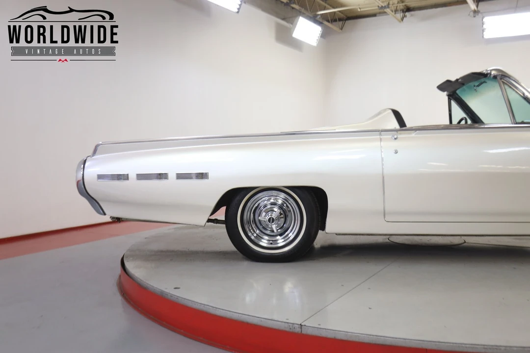 1962 Ford Thunderbird 3rd Gen - Image 11 of 12
