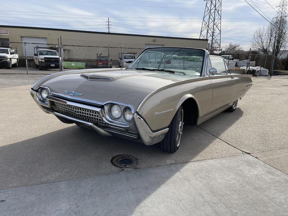 1962 Ford Thunderbird 3rd Gen - Image 2 of 31