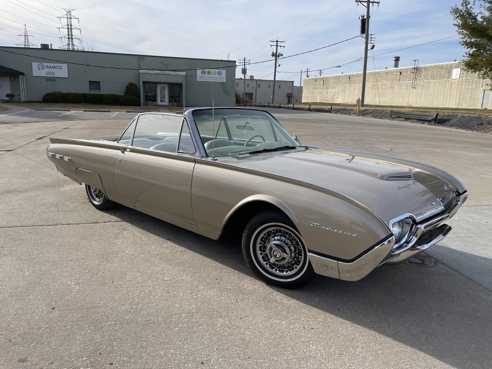 1962 Ford Thunderbird 3rd Gen - Image 5 of 31