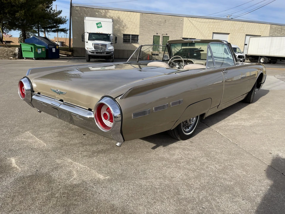 1962 Ford Thunderbird 3rd Gen - Image 4 of 31
