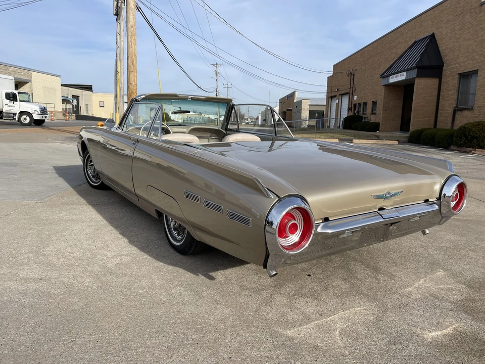 1962 Ford Thunderbird 3rd Gen - Image 3 of 31