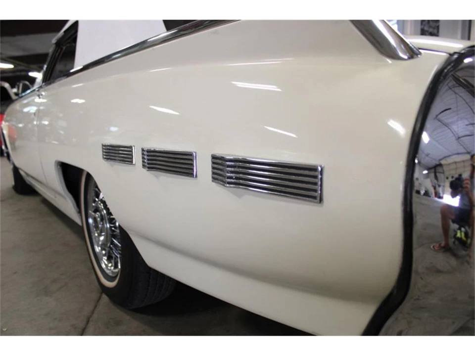 1962 Ford Thunderbird 3rd Gen - Image 11 of 31