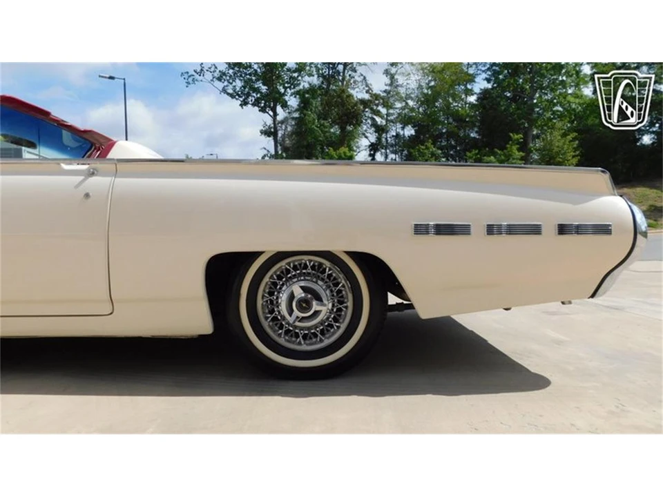 1962 Ford Thunderbird 3rd Gen - Image 13 of 31