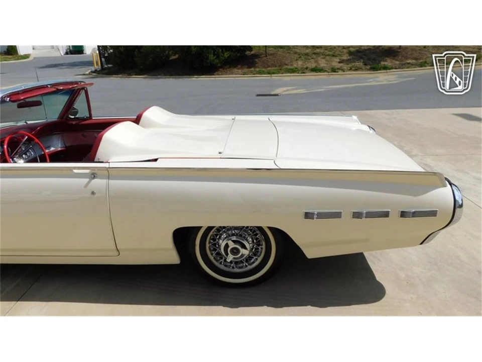 1962 Ford Thunderbird 3rd Gen - Image 15 of 31