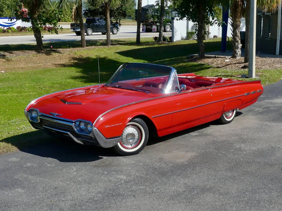 1962 Ford Thunderbird 3rd Gen - Image 11 of 24