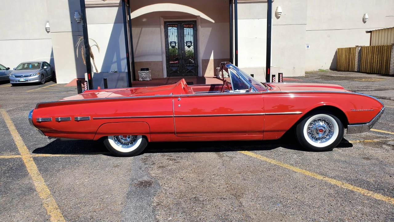 1962 Ford Thunderbird 3rd Gen - Image 2 of 23