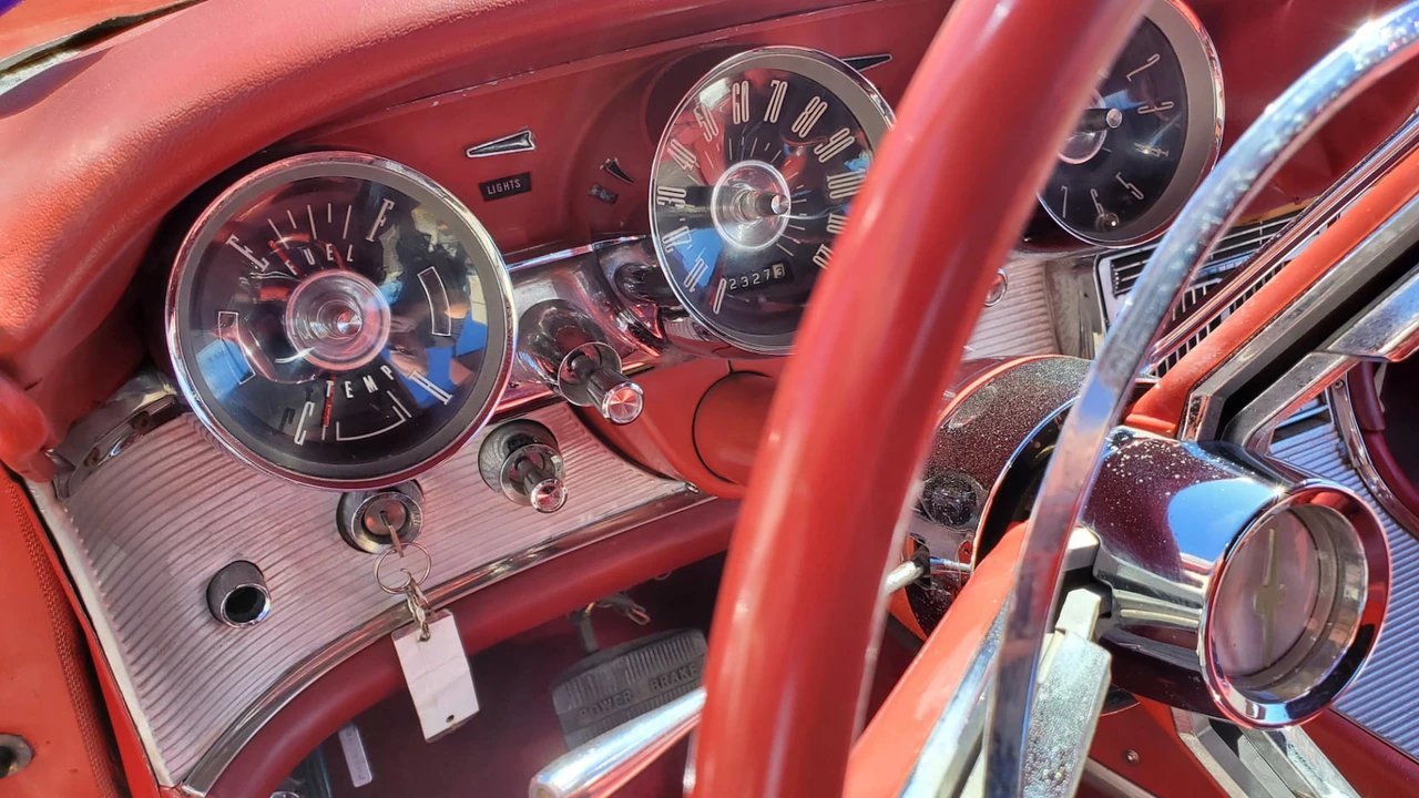 1962 Ford Thunderbird 3rd Gen - Image 9 of 23