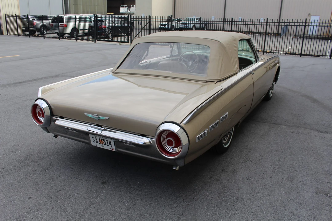 1962 Ford Thunderbird 3rd Gen - Image 14 of 31