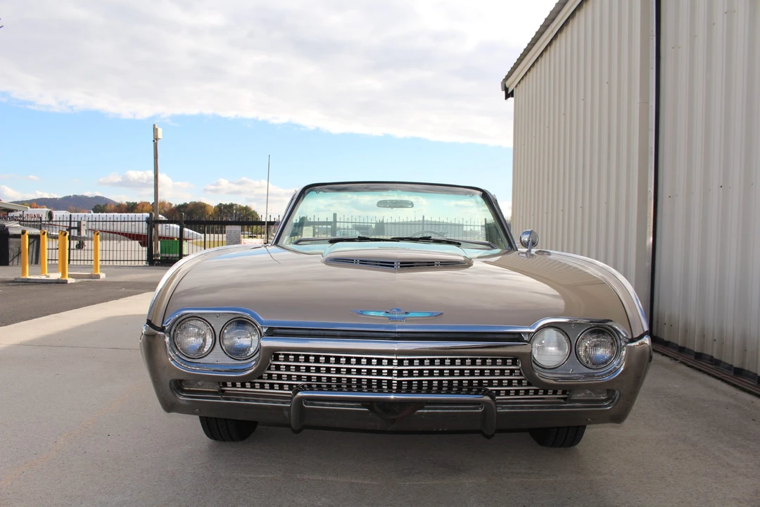 1962 Ford Thunderbird 3rd Gen - Image 9 of 31