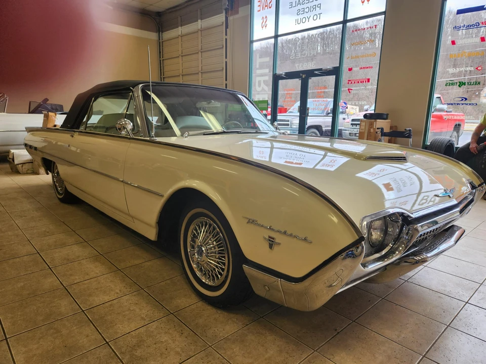 1962 Ford Thunderbird 3rd Gen - Image 21 of 31