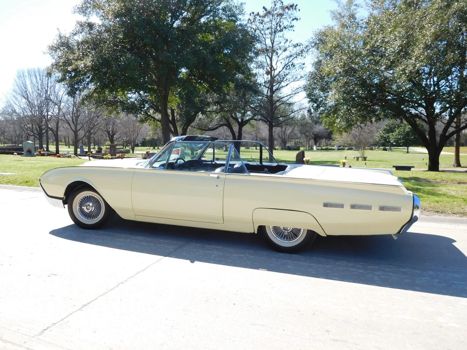 1962 Ford Thunderbird 3rd Gen - Image 3 of 31