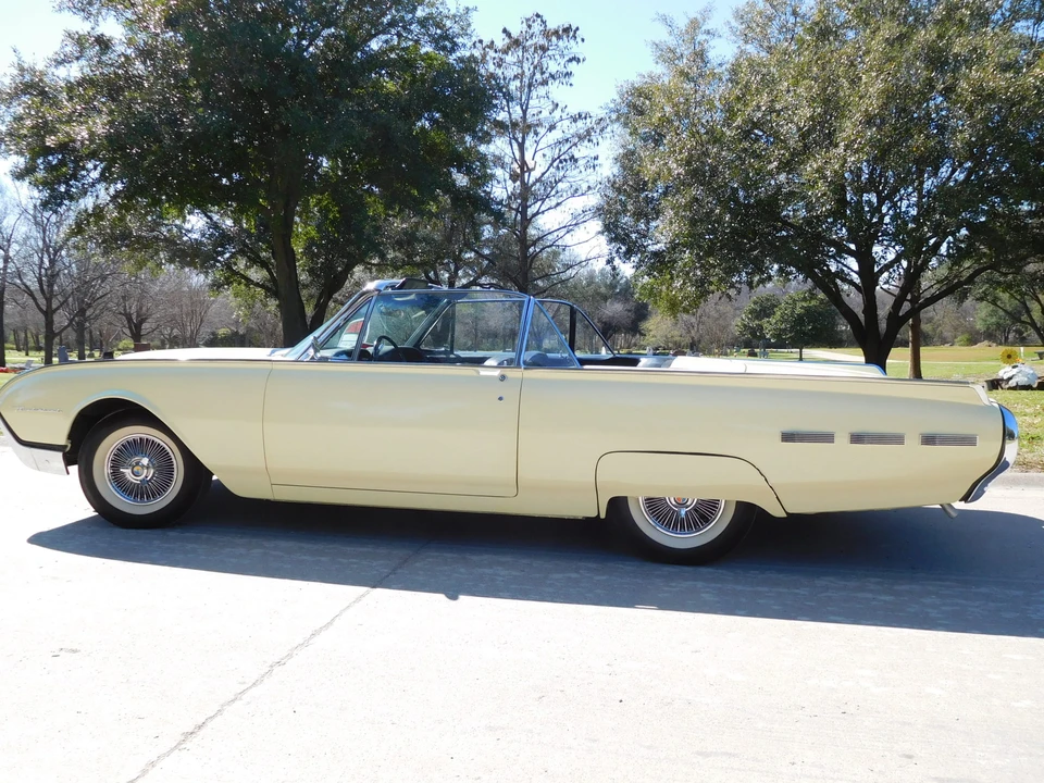 1962 Ford Thunderbird 3rd Gen - Image 2 of 31