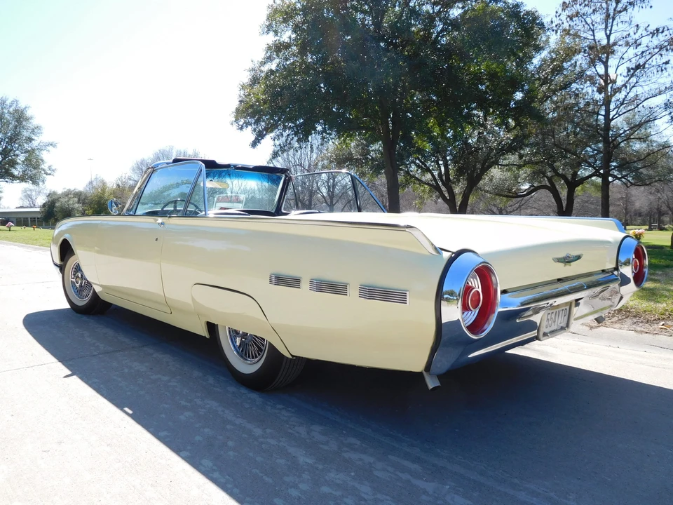 1962 Ford Thunderbird 3rd Gen - Image 4 of 31