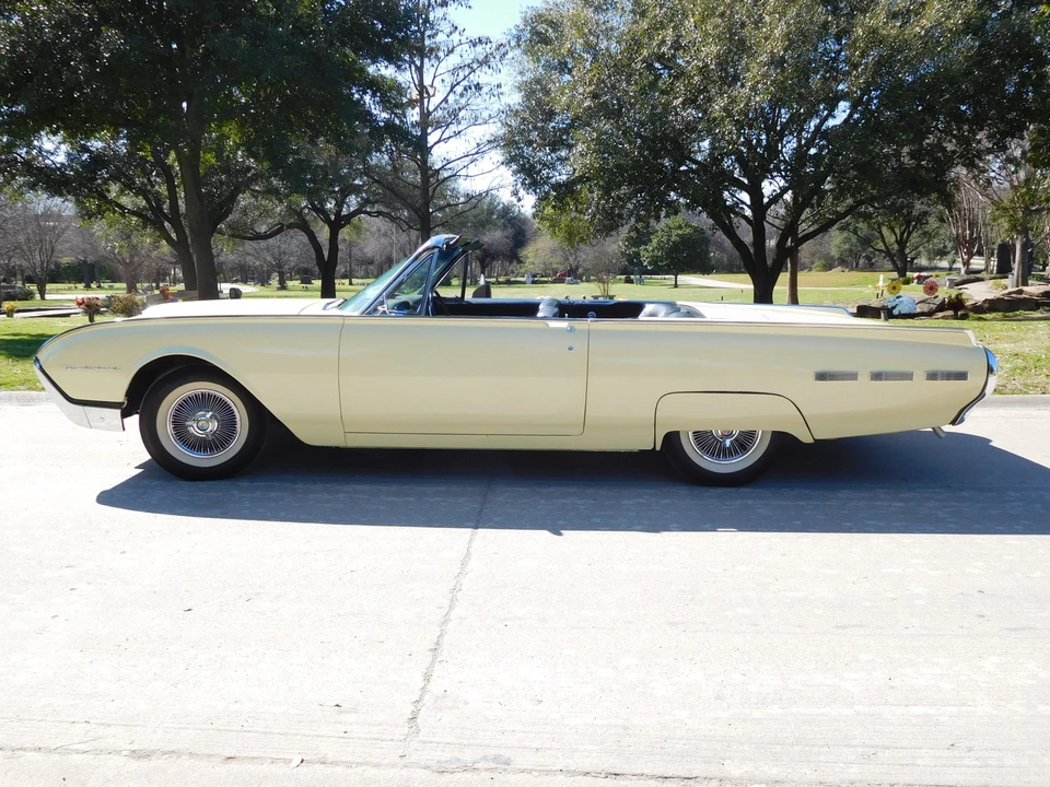 1962 Ford Thunderbird 3rd Gen - Image 10 of 31
