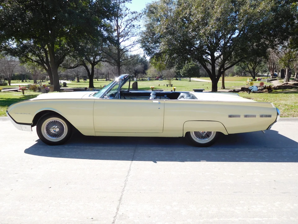 1962 Ford Thunderbird 3rd Gen - Image 11 of 31