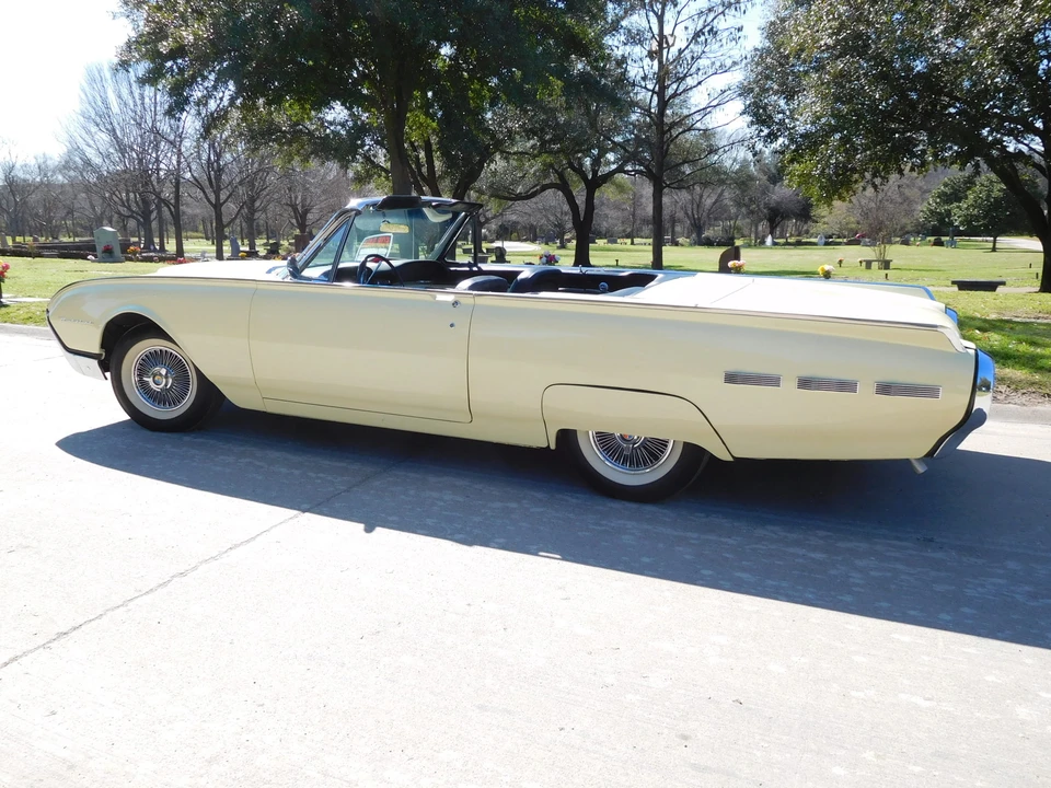 1962 Ford Thunderbird 3rd Gen - Image 12 of 31
