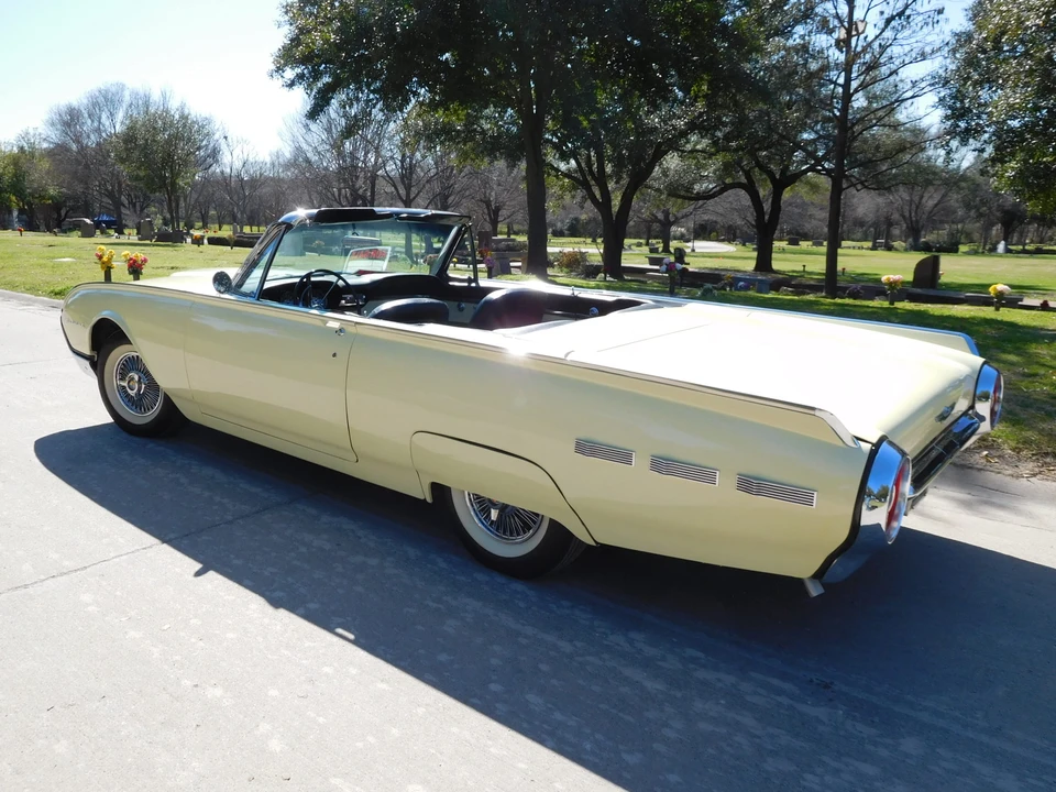 1962 Ford Thunderbird 3rd Gen - Image 13 of 31