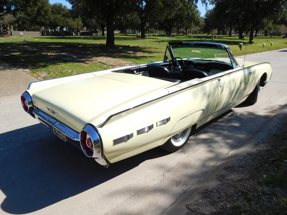 1962 Ford Thunderbird 3rd Gen - Image 17 of 31