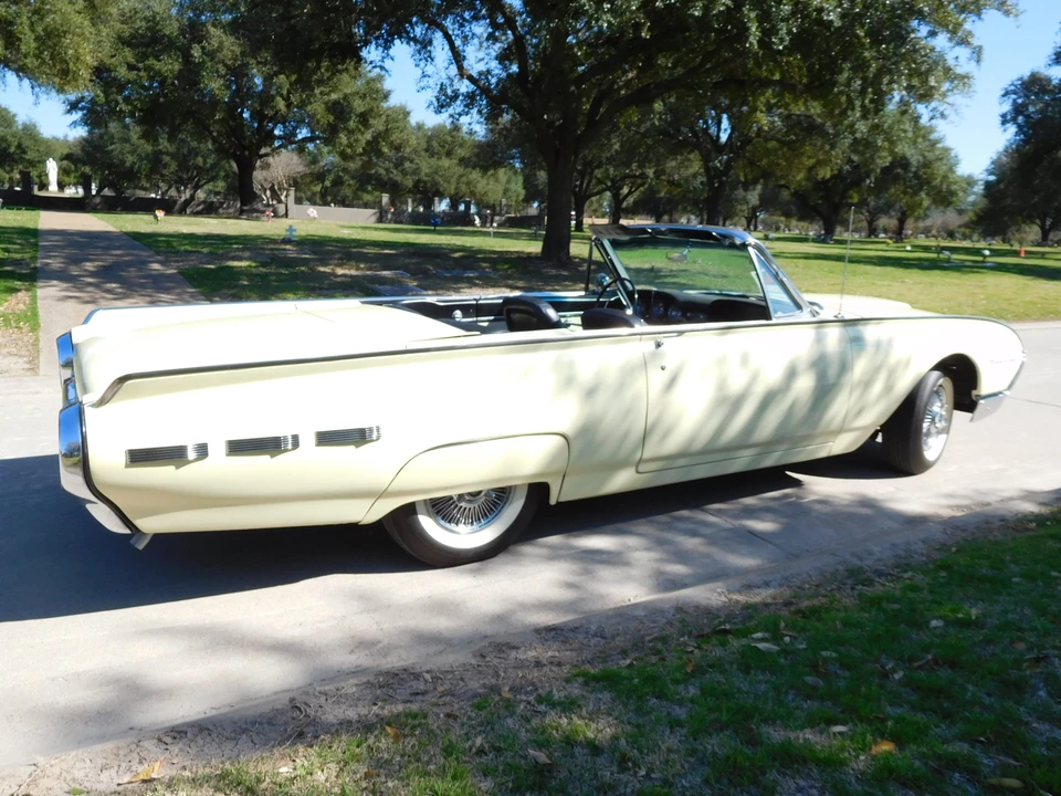 1962 Ford Thunderbird 3rd Gen - Image 18 of 31
