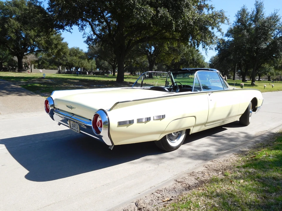 1962 Ford Thunderbird 3rd Gen - Image 21 of 31