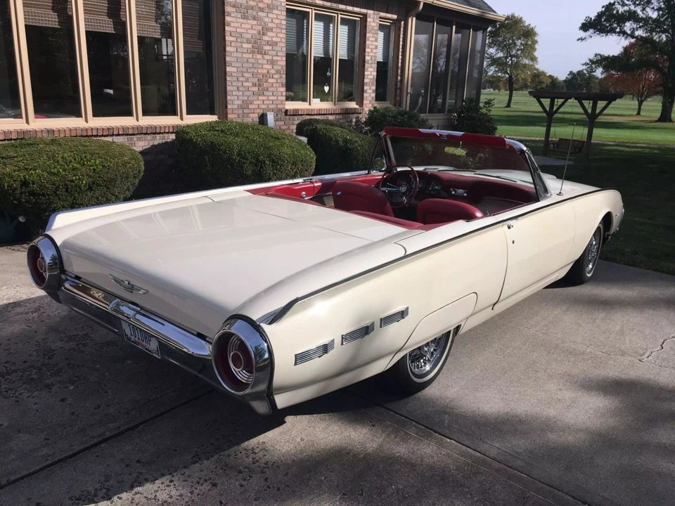 1962 Ford Thunderbird 3rd Gen - Image 11 of 31