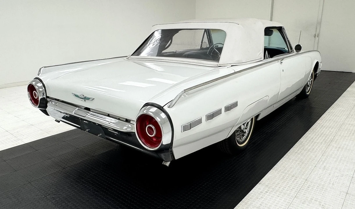 1962 Ford Thunderbird 3rd Gen - Image 9 of 31