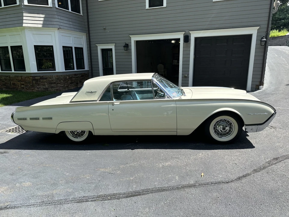 1962 Ford Thunderbird 3rd Gen - Image 13 of 31