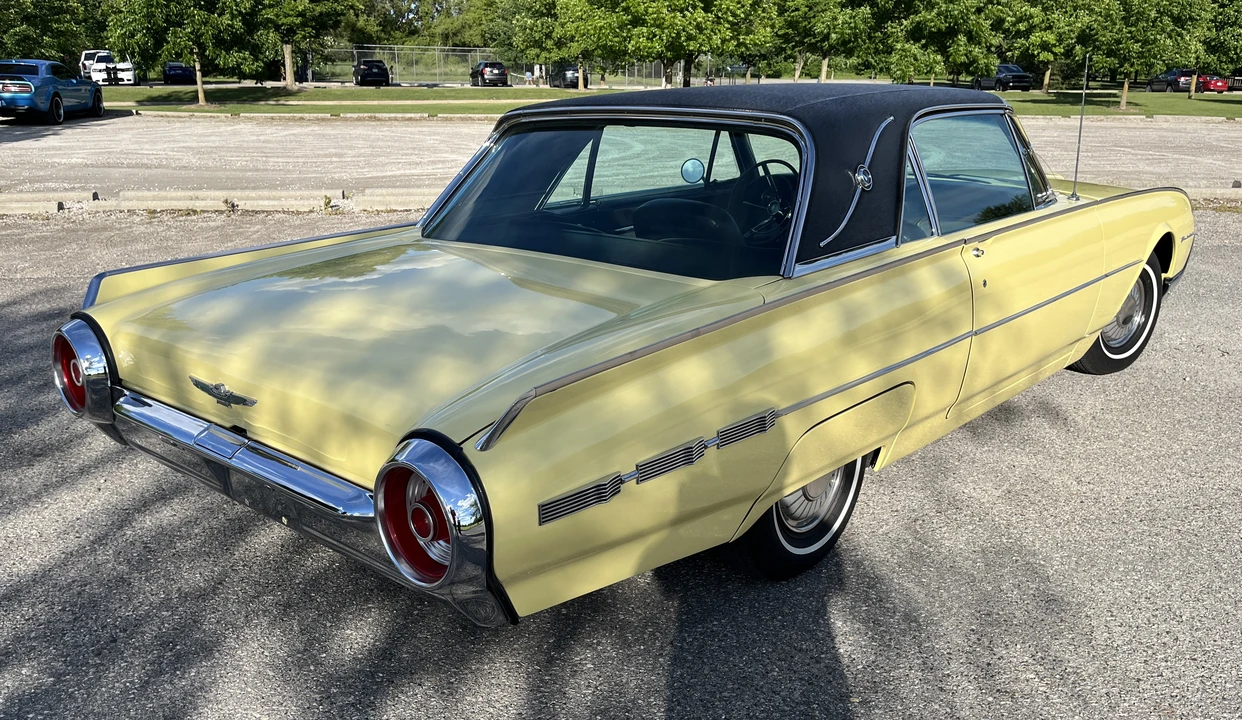 1962 Ford Thunderbird 3rd Gen - Image 13 of 31