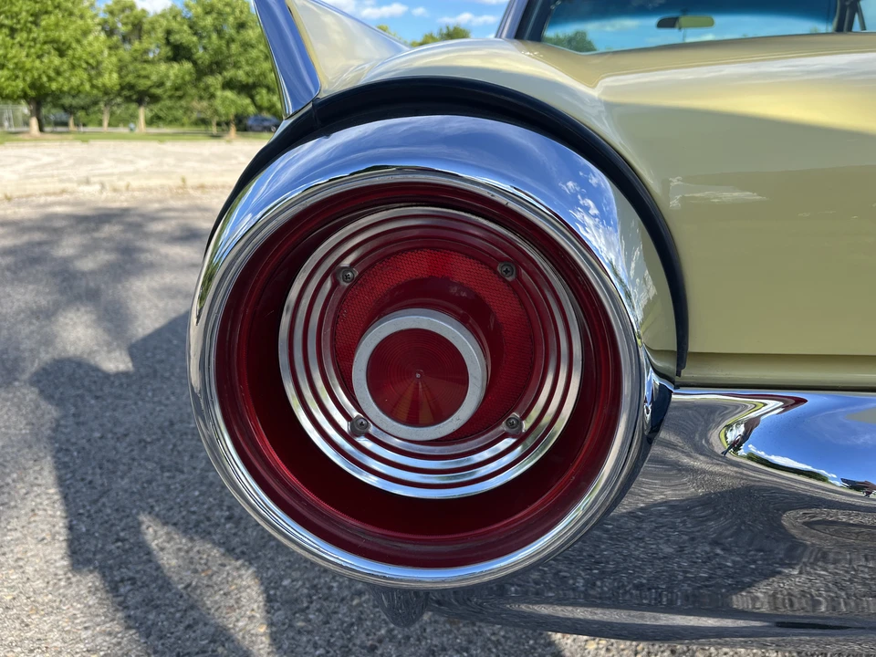 1962 Ford Thunderbird 3rd Gen - Image 20 of 31
