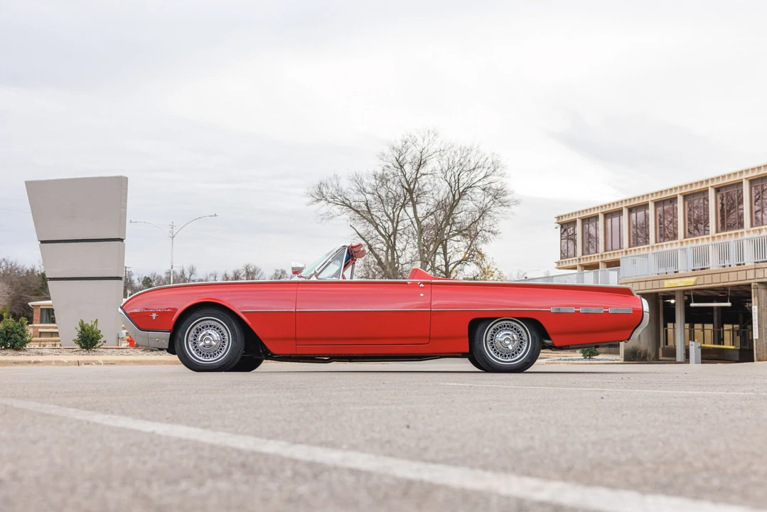 1962 Ford Thunderbird 3rd Gen - Image 9 of 31