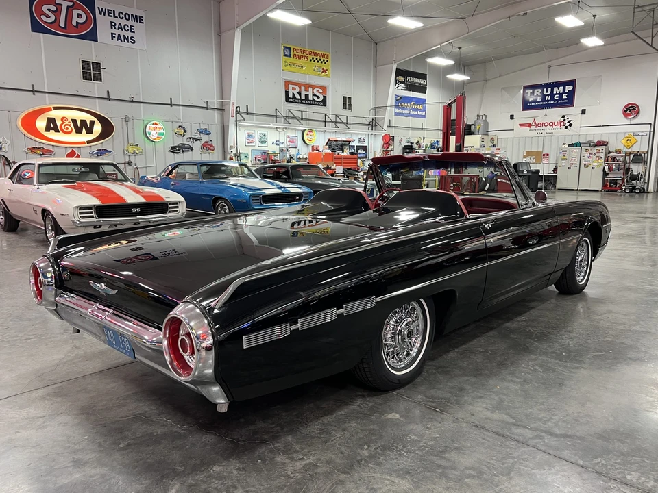 1962 Ford Thunderbird 3rd Gen - Image 7 of 31