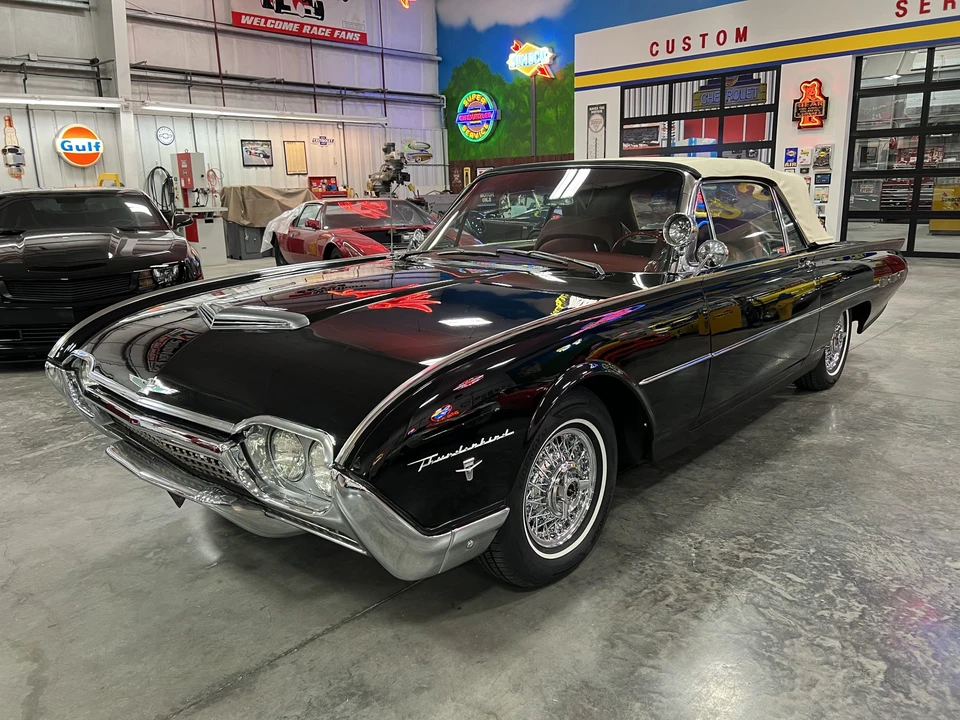 1962 Ford Thunderbird 3rd Gen - Image 11 of 31