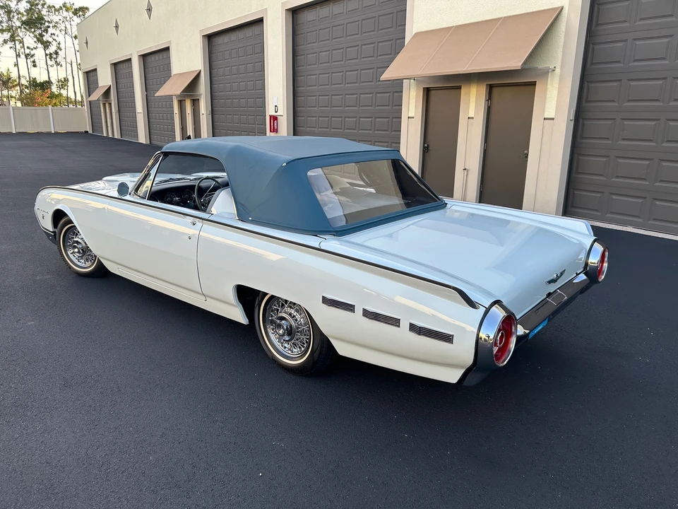 1962 Ford Thunderbird 3rd Gen - Image 11 of 31
