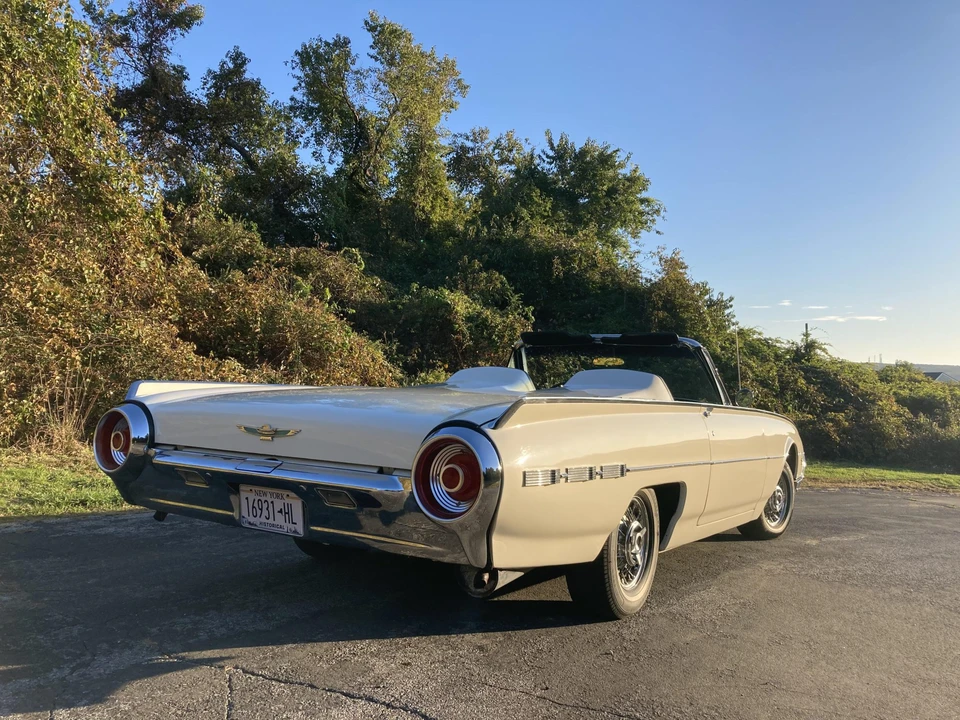 1962 Ford Thunderbird 3rd Gen - Image 12 of 31