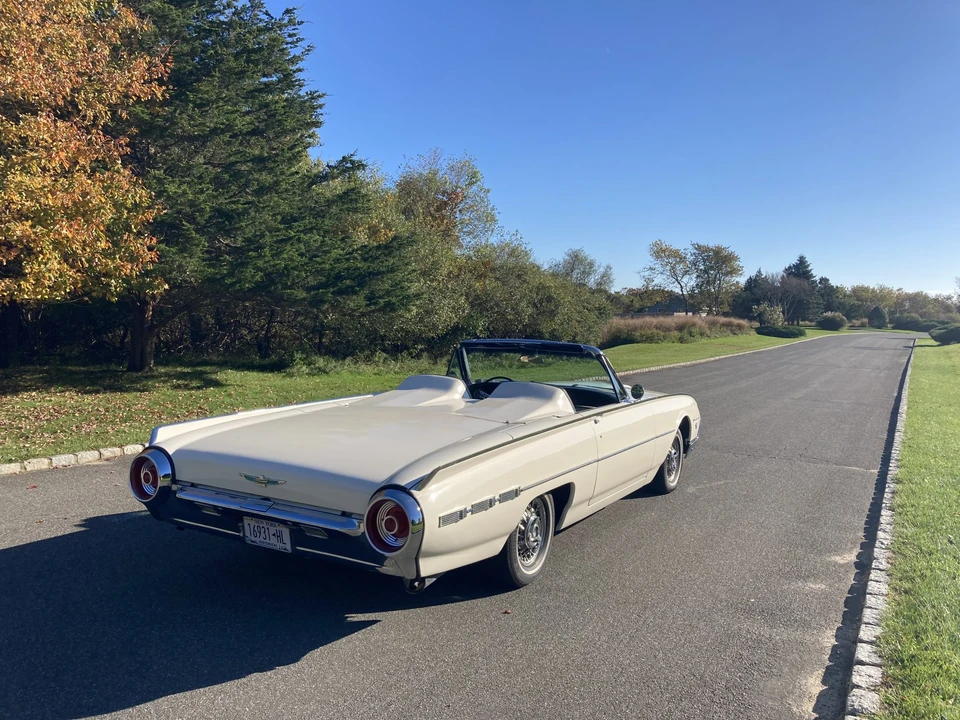 1962 Ford Thunderbird 3rd Gen - Image 11 of 31