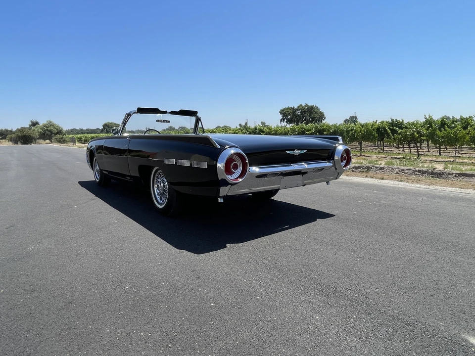 1962 Ford Thunderbird 3rd Gen - Image 11 of 31