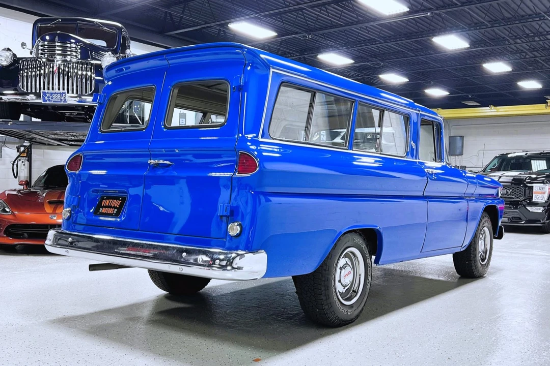 1962 GMC Suburban 5th Gen - Image 11 of 31