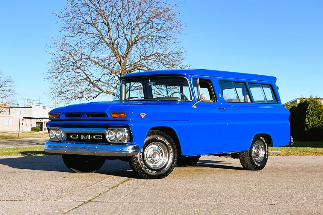 1962 GMC Suburban 5th Gen - Image 17 of 31