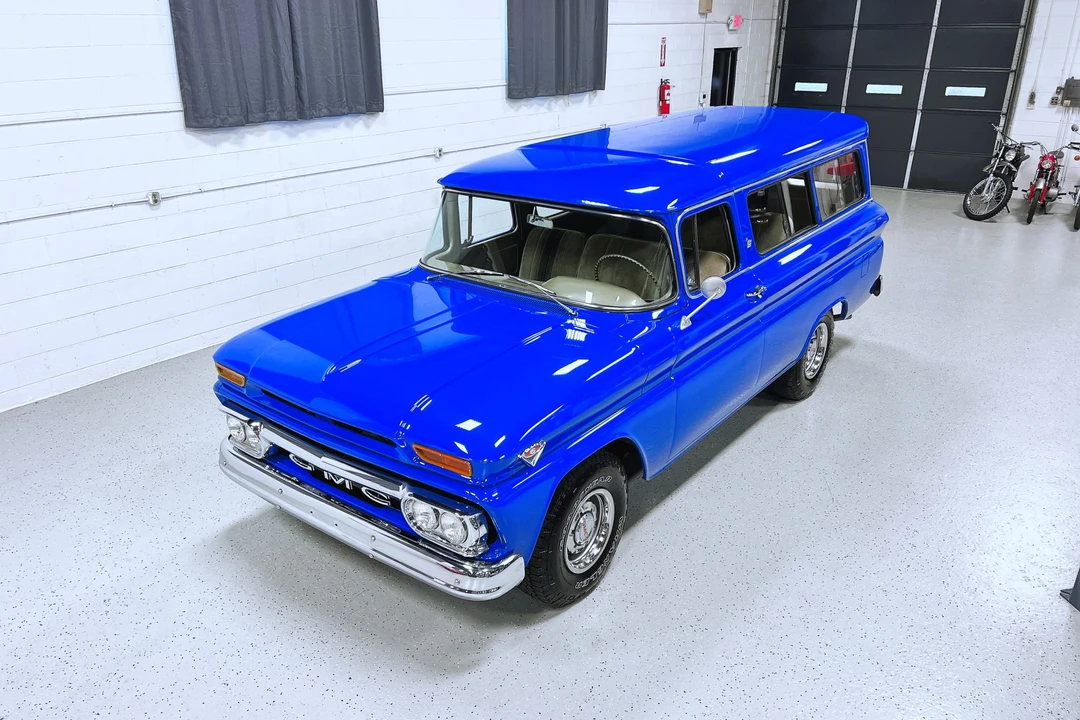 1962 GMC Suburban 5th Gen - Image 2 of 31