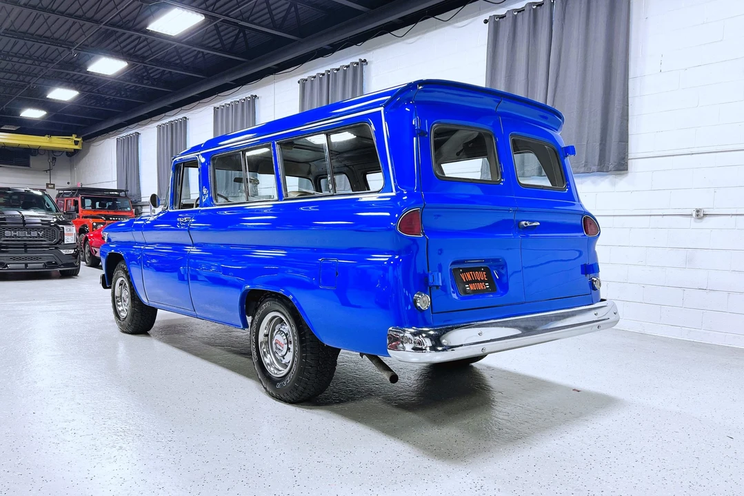 1962 GMC Suburban 5th Gen - Image 5 of 31