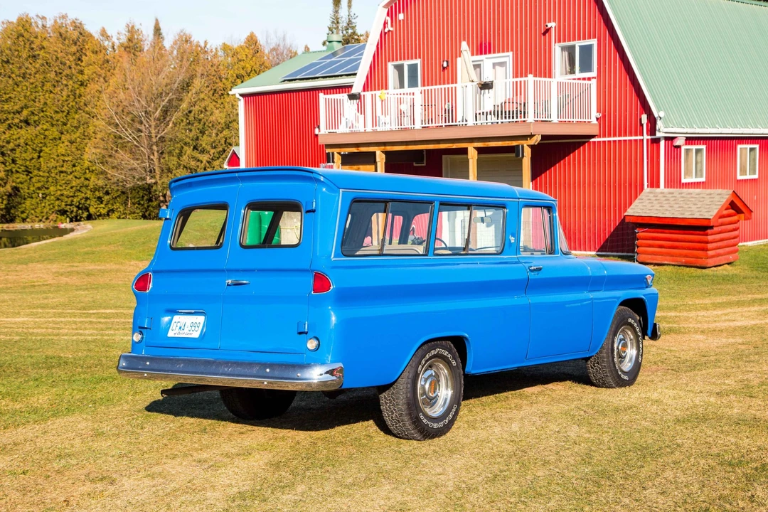 1962 GMC Suburban 5th Gen - Image 13 of 31