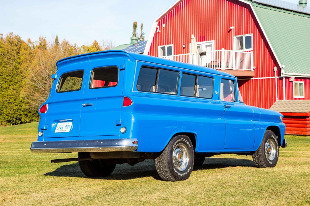 1962 GMC Suburban 5th Gen - Image 14 of 31